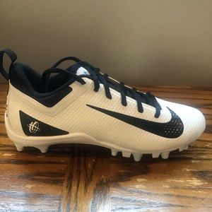 Unisex Nike Size 5.5 (women) soccer / lacrosse cleats never worn.
